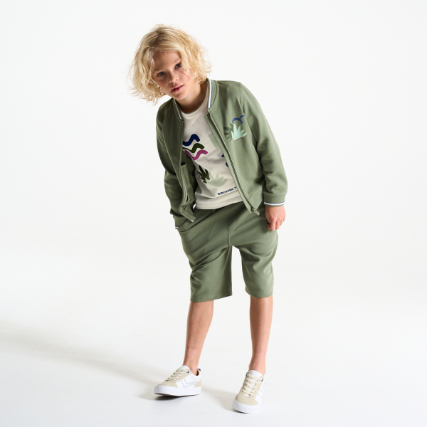 تي شيرت بأكمام قصيرة بنقوش أبيض للأولاد